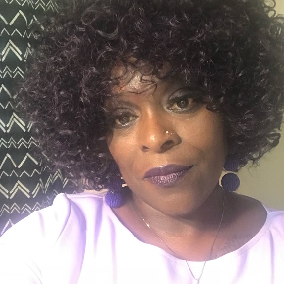 Meet your Posher, Dee - Picture 5 of 7